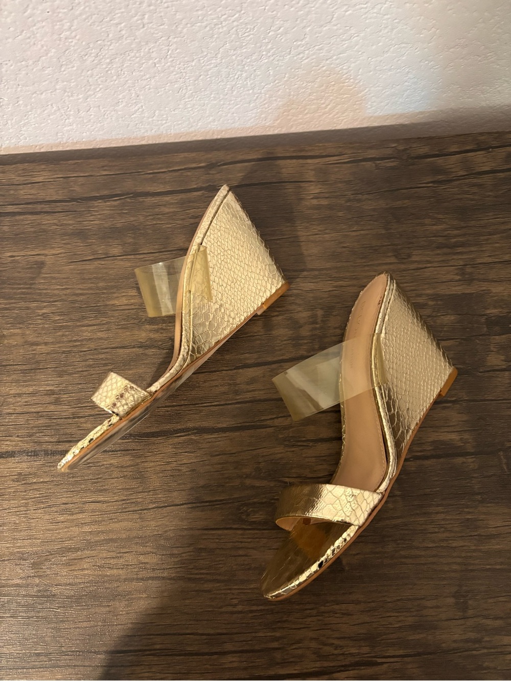 Shoes size 9 - Picture 2 of 6
